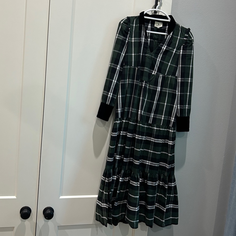 Tuckernuck holiday theme sized small dress.